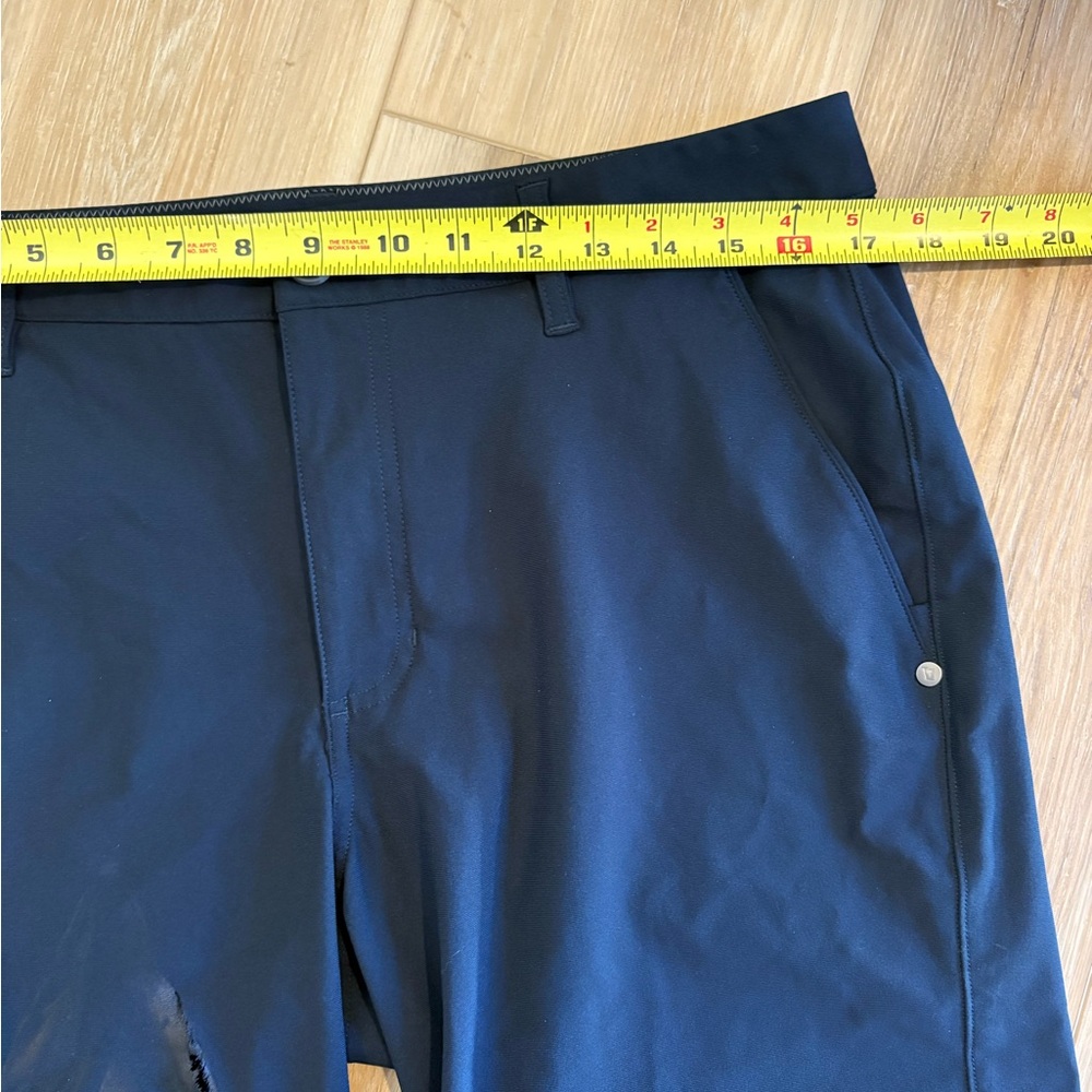 Vuori Shorts Mens 32 Navy Blue Chino Golf Flat Front Pocket *Flaws - Picture 3 of 6